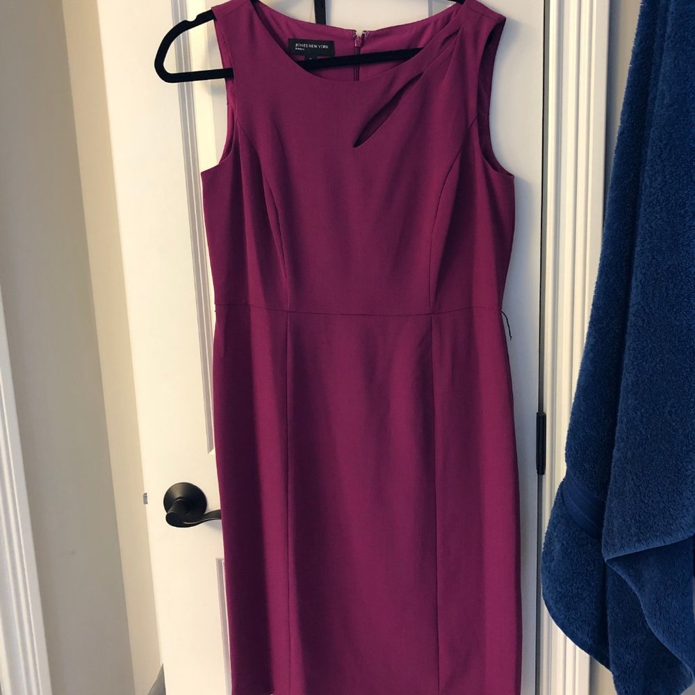 Fuchsia JNY sheath dress with slash keyhole